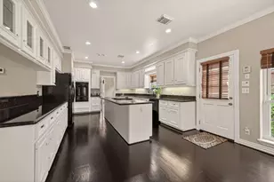 4616 Spruce St, Bellaire, TX 77401 - Photo 18