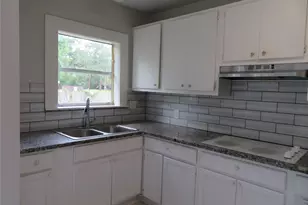 1111 N Thompson St, Conroe, TX 77301 - Photo 14