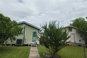 5507 Ave P, Galveston, TX 77551 - Photo 2