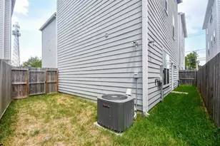 703 Link Rd, Houston, TX 77009 - Photo 32