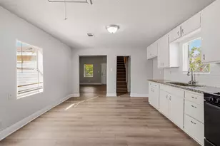 405 S 3rd St, La Porte, TX 77571 - Photo 6