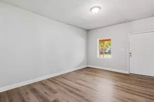405 S 3rd St, La Porte, TX 77571 - Photo 4