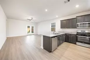 15438 Maple Ter Dr, Conroe, TX 77303 - Photo 2