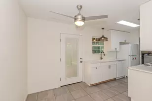 135 W Barkley St, Sour Lake, TX 77659 - Photo 6