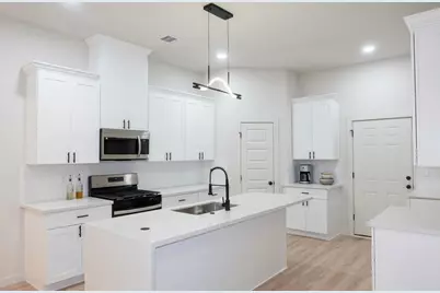 103 E Lobit Avenue, Baytown, TX 77520 - Photo 2