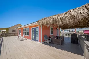 610 Surf Dr, Surfside Beach, TX 77541 - Photo 1