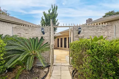 7618 Bankside Drive, Houston, TX 77071 - Photo 16