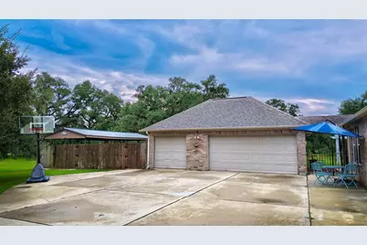 838 Lone Star Trail, Angleton, TX 77515 - Photo 4