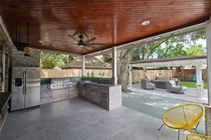 9726 New Kent Dr, Sugar Land, TX 77498 - Photo 26