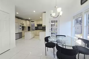 9726 New Kent Dr, Sugar Land, TX 77498 - Photo 6