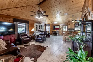 71 Hunters Creek Dr, Huntsville, TX 77340 - Photo 12