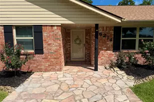 6214 1st St, Danbury, TX 77534 - Photo 2