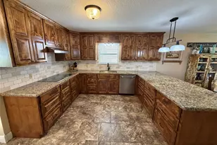 6214 1st St, Danbury, TX 77534 - Photo 10