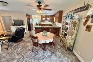 6214 1st St, Danbury, TX 77534 - Photo 8
