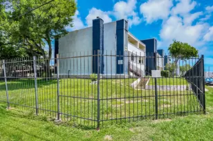 781 Country Pl Dr, Houston, TX 77079 - Photo 2