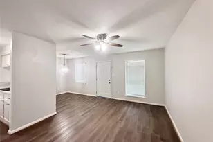 321 E Cedar St, Angleton, TX 77515 - Photo 4