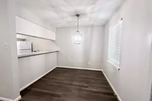 321 E Cedar St, Angleton, TX 77515 - Photo 6