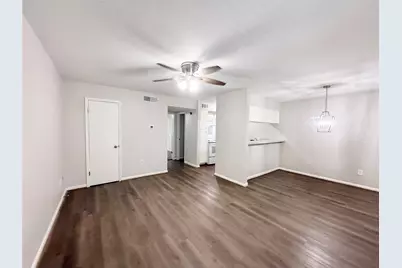 321 E Cedar Street #9, Angleton, TX 77515 - Photo 2