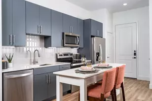 641 W Crosstimbers St, Houston, TX 77018 - Photo 2