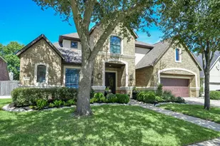 2015 Shadow Bend Dr, Sugar Land, TX 77479 - Photo 2