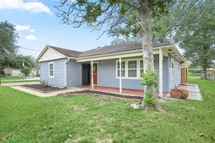 108 N 7th St, Highlands, TX 77562 - Photo 2