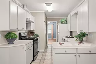 108 N 7th St, Highlands, TX 77562 - Photo 10