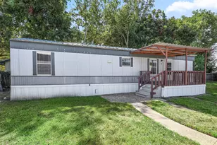 2222 N Austin Ave, Pearland, TX 77581 - Photo 2