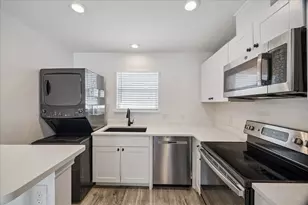 2610 Cochran St, Houston, TX 77009 - Photo 10
