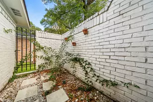 408 Pin Oak Dr, Baytown, TX 77520 - Photo 46