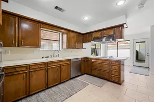 408 Pin Oak Dr, Baytown, TX 77520 - Photo 22