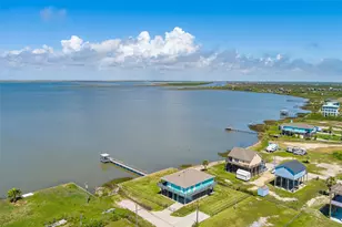 1040 N Gayle St, Gilchrist, TX 77617 - Photo 6