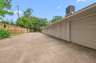 727 Bunker Hill Rd, Houston, TX 77024 - Photo 32