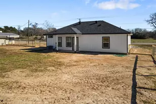 807 E Brown St, Hearne, TX 77859 - Photo 20