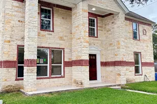 417 W Blum St, Alvin, TX 77511 - Photo 2