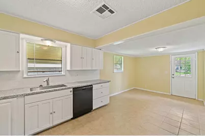 821 E Miller Street, Angleton, TX 77515 - Photo 4