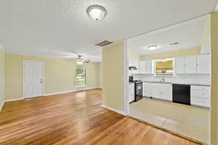 821 E Miller St, Angleton, TX 77515 - Photo 2