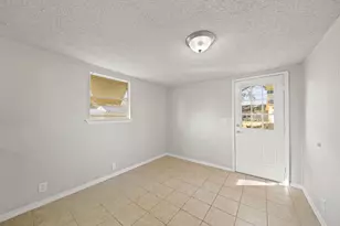 821 E Miller St, Angleton, TX 77515 - Photo 8