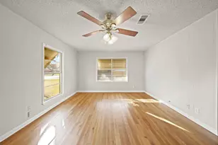 821 E Miller St, Angleton, TX 77515 - Photo 4