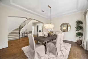 5230 Turning Leaf Ln, Sugar Land, TX 77479 - Photo 2