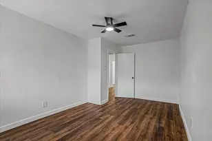 7080 Greenway Chase St, Houston, TX 77072 - Photo 24