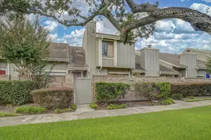 7080 Greenway Chase St, Houston, TX 77072 - Photo 4