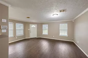5401 Peacock St, Houston, TX 77033 - Photo 2