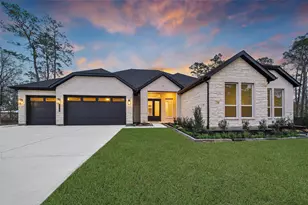 316 Louvenia Ct, Pinehurst, TX 77362 - Photo 2