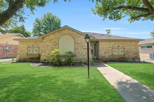 11715 Brighton Ln, Meadows Place, TX 77477 - Photo 2