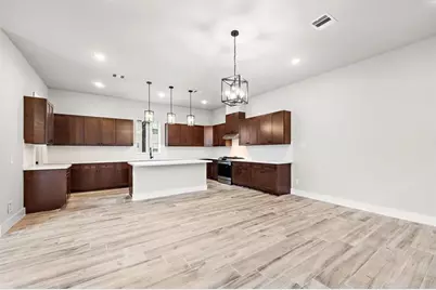 228 W 28th Street, Houston, TX 77008 - Photo 2