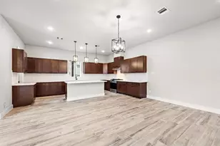 228 W 28th St, Houston, TX 77008 - Photo 2