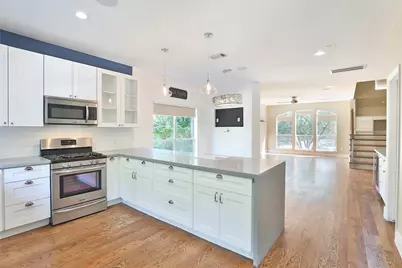 1743 French Village Drive, Houston, TX 77055 - Photo 6