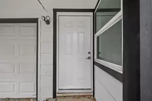 5833 Southlea St, Houston, TX 77033 - Photo 4