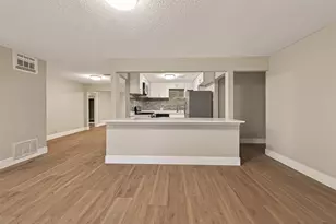 5833 Southlea St, Houston, TX 77033 - Photo 6