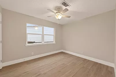 5833 Southlea Street, Houston, TX 77033 - Photo 28